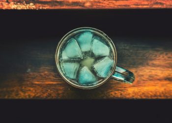 Manfaat Minum Air Es di Cuaca Panas untuk Mendinginkan Tubuh